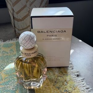 Balenciaga Paris Perfume. 30ml. Discontinued.
Comes with a box